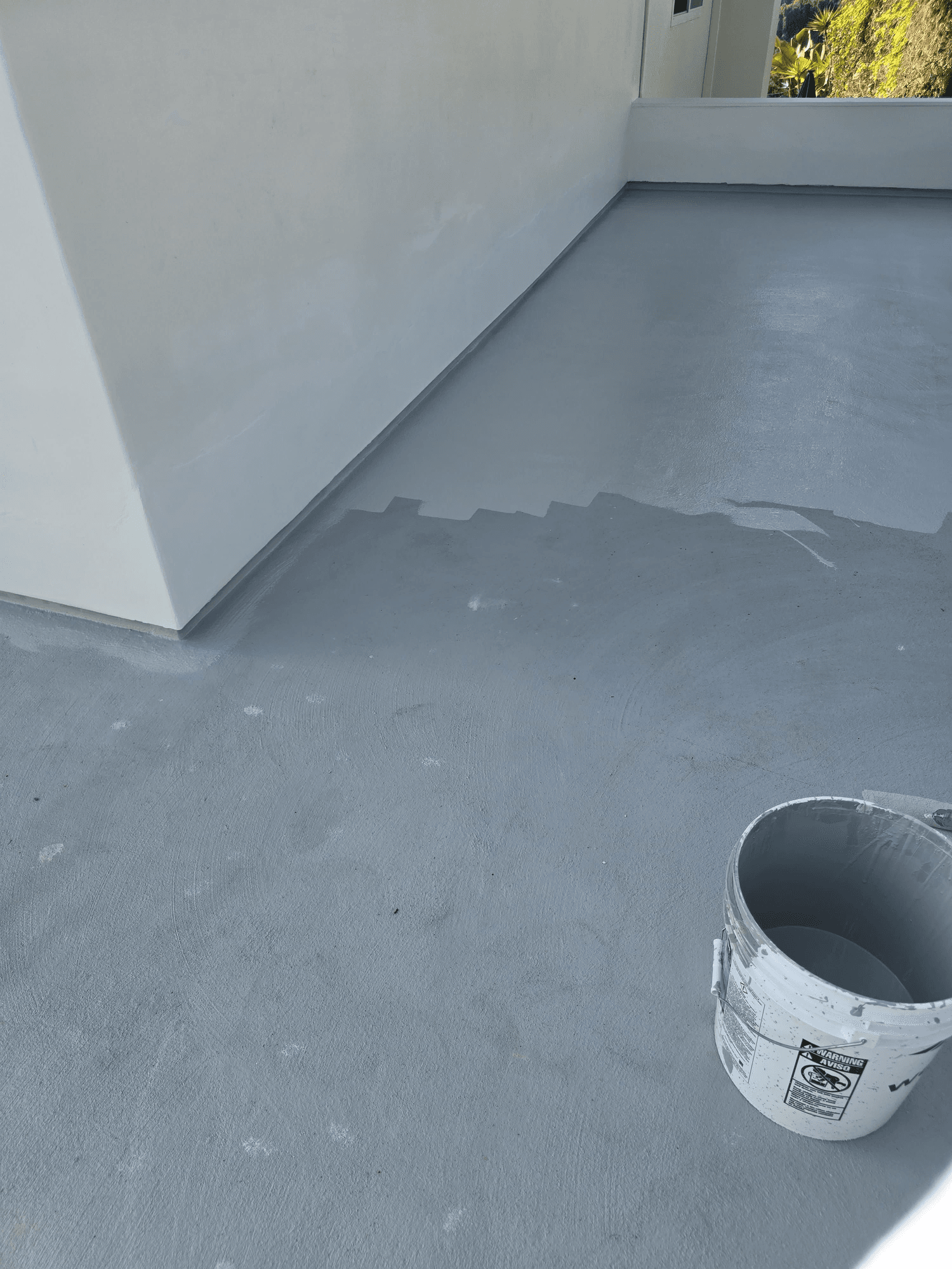 Finished smooth gray deck coating